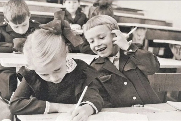 Зачем в СССР делали изогнутые ложки Зачем в СССР делали изогнутые ложки