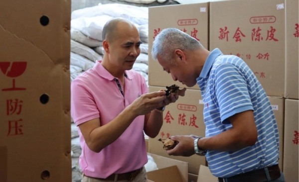 Полкилограмма кожуры мандарина продают за 9650 долларов Полкилограмма кожуры мандарина продают за 9650 долларов