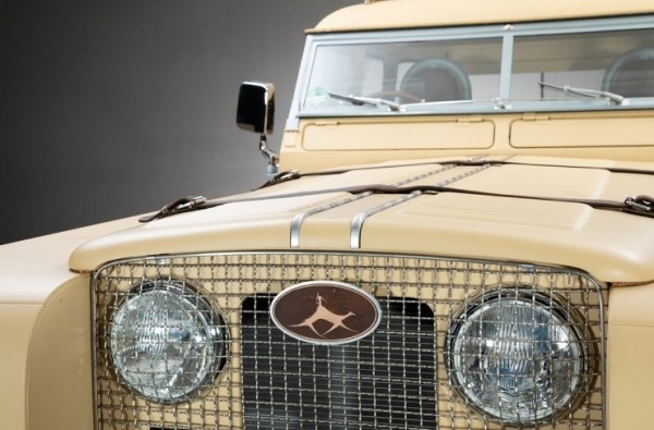 Очень редкий «длинноносый» Land Rover выставили на продажу (13 фото)