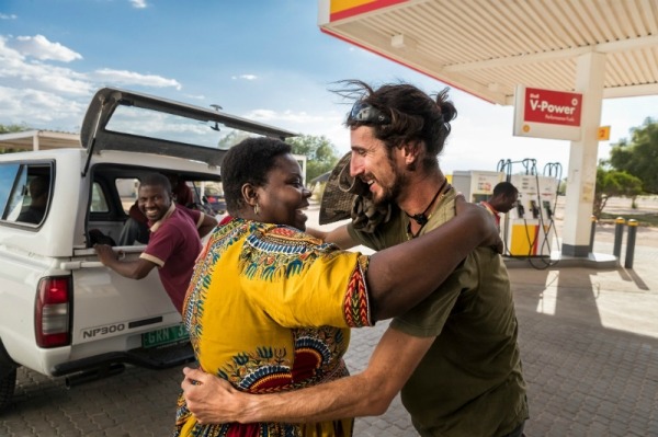 Автостопом по планете — история бунтаря, объехавшего весь мир в знак протеста Автостопом по планете — история бунтаря, объехавшего весь мир в знак протеста