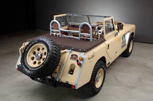 Очень редкий «длинноносый» Land Rover выставили на продажу (13 фото)