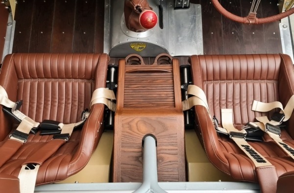 Очень редкий «длинноносый» Land Rover выставили на продажу (13 фото)