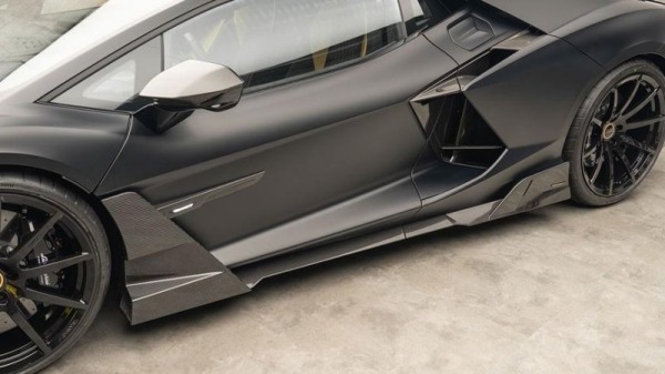 Плюс 55 сил и много карбона. В Mansory доработали Lamborghini Revuelto Плюс 55 сил и много карбона. В Mansory доработали Lamborghini Revuelto