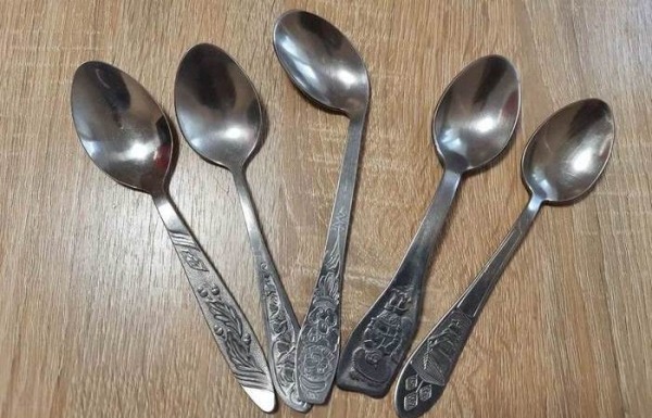 Зачем в СССР делали изогнутые ложки Зачем в СССР делали изогнутые ложки