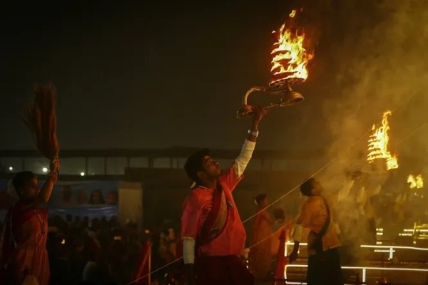 Крупнейший праздник мира, который проходит раз в 144 лет: индийский фестиваль Маха Кумбха Мела