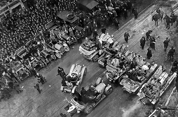 Величайшая автогонка в истории: 20 тысяч километров на телегах с мотором Величайшая автогонка в истории: 20 тысяч километров на телегах с мотором