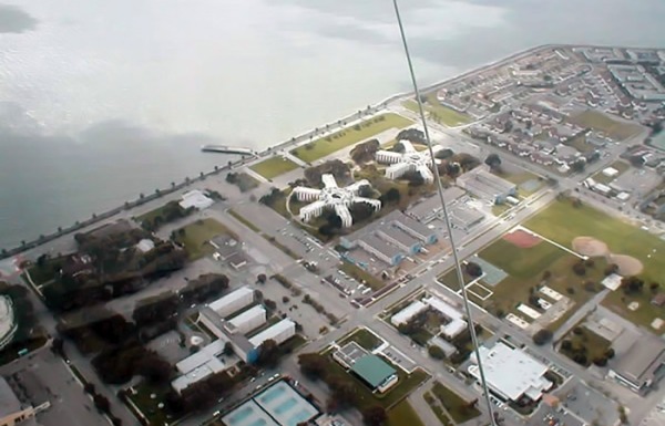 Радар-пирамида, искусственный остров и другие брошенные Пентагоном базы Радар-пирамида, искусственный остров и другие брошенные Пентагоном базы