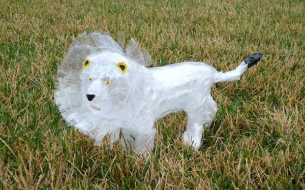 Победители конкурса на создание лучшей фигурки из скотча – 2012 (14 фото)