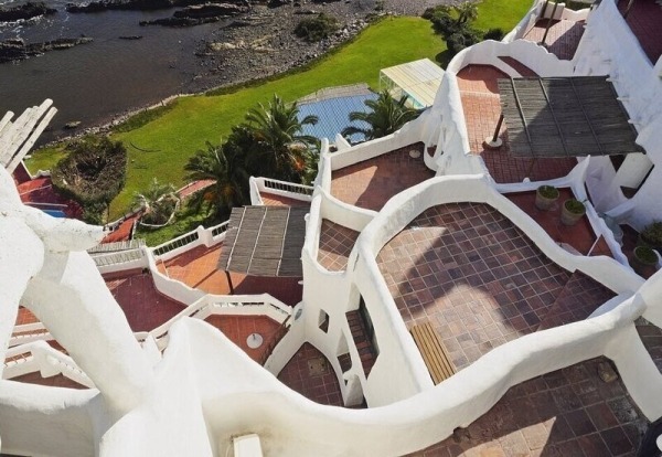 kak-ustroen-otel-skulptura-kotoryj-stroili-36-let-d71baa2