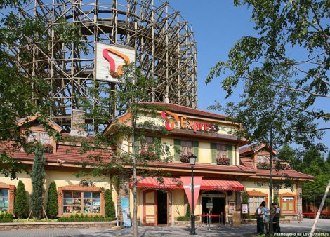 Самые интересные аттракционы в мире (42 фото + видео)