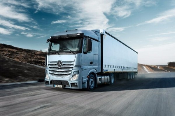 Почему грузовики с полуприцепами называют «фурами», и что означает на них надпись «TIR»