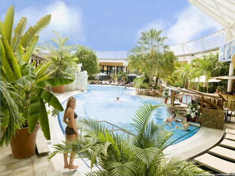 Самые интересные аттракционы в мире (42 фото + видео)