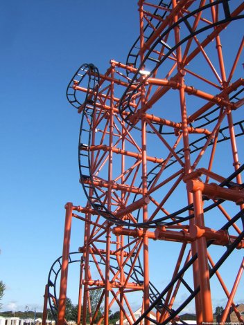 Самые интересные аттракционы в мире (42 фото + видео)