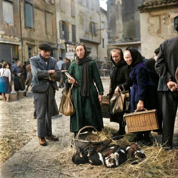 20 редких раскрашенных ретро-фото Европы XX века 20 редких раскрашенных ретро-фото Европы XX века