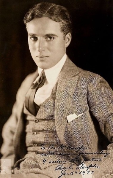 Архивные фотографии Чарли Чапина (8 фото) Архивные фотографии Чарли Чапина (8 фото)