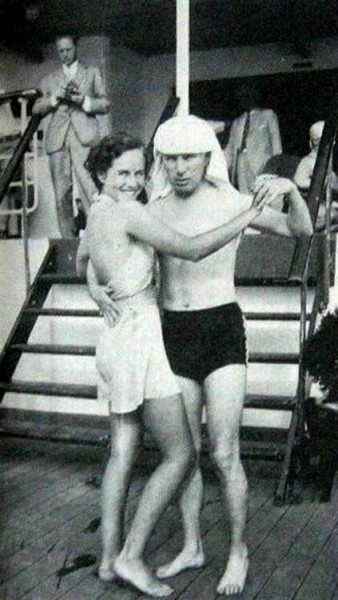 Архивные фотографии Чарли Чапина (8 фото) Архивные фотографии Чарли Чапина (8 фото)