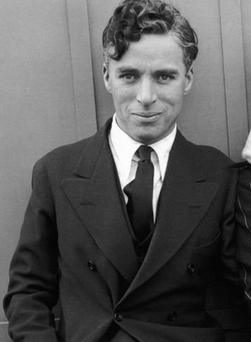 Архивные фотографии Чарли Чапина (8 фото) Архивные фотографии Чарли Чапина (8 фото)