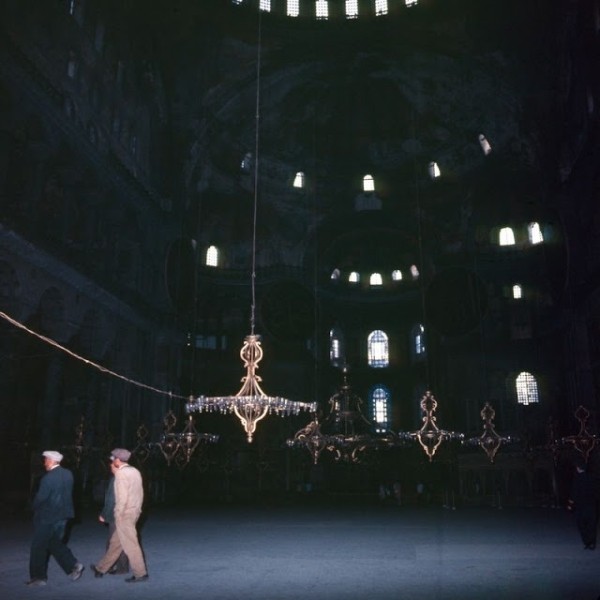 Стамбул — город контрастов: 30 цветных снимков уличной жизни 70-х годов