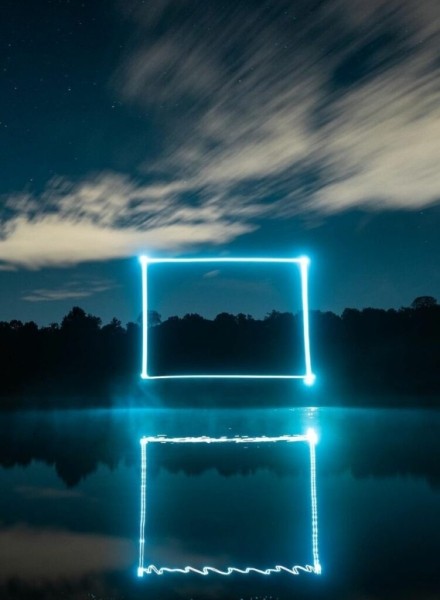 Ветер, ночь и магия света: как создать шедевры с помощью светодиодов на дроне