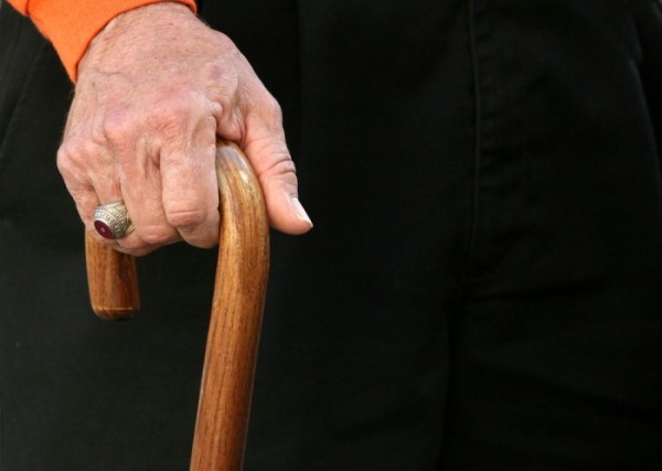 Зачем молодые и здоровые люди ходили с тростью? Зачем молодые и здоровые люди ходили с тростью?