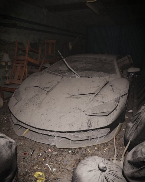 Дорогостоящие суперкары, брошенные пылиться в гаражах