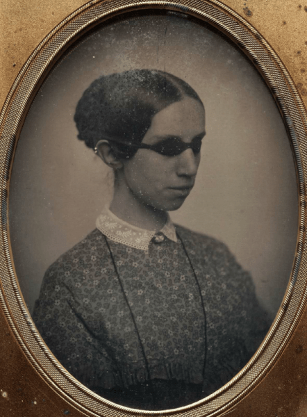 Как женщина без слуха, зрения, обоняния и вкуса стала первым слепоглухим человеком, получившим полное образование