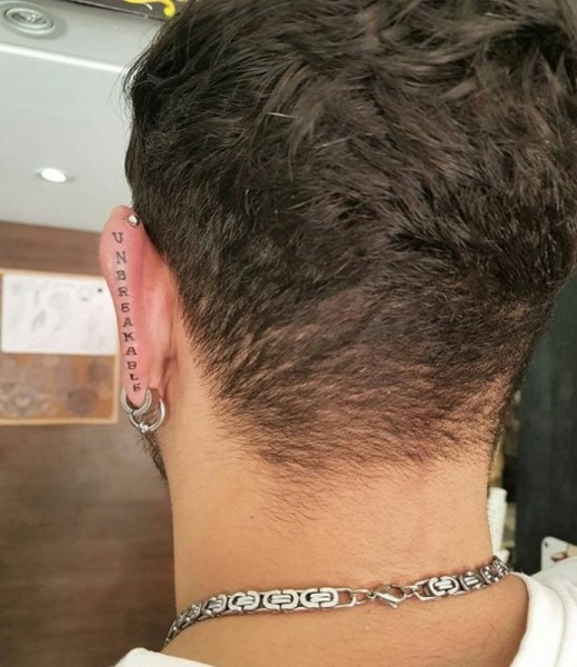 Новый тренд — тату в ухе