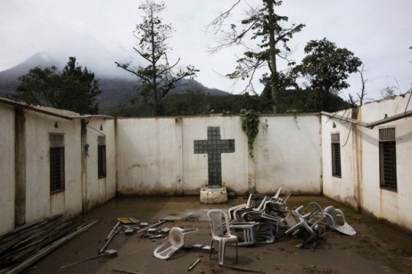 Деревни, выгоревшие после извержения вулкана (11 фото)