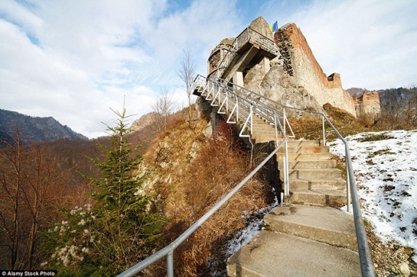 Фальшивые достопримечательности, собирающие толпы туристов, готовых поверить в любые сказки Фальшивые достопримечательности, собирающие толпы туристов, готовых поверить в любые сказки