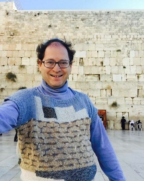 Теплый туризм: американец вяжет свитера с достопримечательностями Теплый туризм: американец вяжет свитера с достопримечательностями