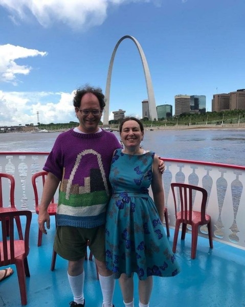 Теплый туризм: американец вяжет свитера с достопримечательностями Теплый туризм: американец вяжет свитера с достопримечательностями