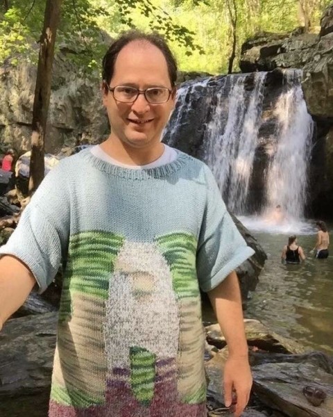 Теплый туризм: американец вяжет свитера с достопримечательностями Теплый туризм: американец вяжет свитера с достопримечательностями