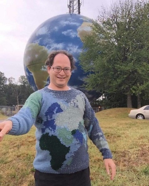 Теплый туризм: американец вяжет свитера с достопримечательностями Теплый туризм: американец вяжет свитера с достопримечательностями