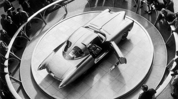 "Золотая ракета" - концепт-кар из стеклопластика (13 фото) "Золотая ракета" - концепт-кар из стеклопластика (13 фото)