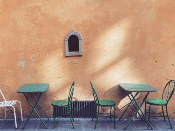 Зачем богатые флорентийцы делали маленькие окошки у цоколей своих домов Зачем богатые флорентийцы делали маленькие окошки у цоколей своих домов