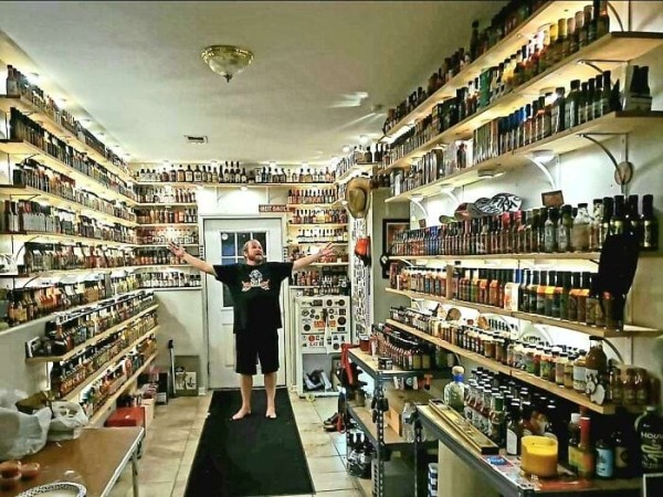 16 впечатляющих коллекций необычных вещей, и маркам с монетами до этого далеко