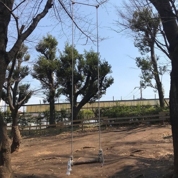 Японский парк, где дети играют с ножами и молотками, жгут костры и прыгают с крыш  (25 фото) Японский парк, где дети играют с ножами и молотками, жгут костры и прыгают с крыш  (25 фото)