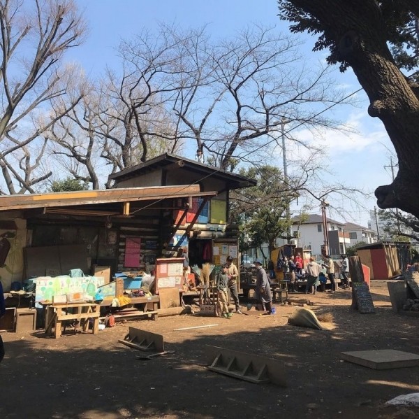 Японский парк, где дети играют с ножами и молотками, жгут костры и прыгают с крыш  (25 фото) Японский парк, где дети играют с ножами и молотками, жгут костры и прыгают с крыш  (25 фото)