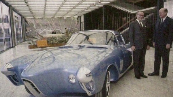 "Золотая ракета" - концепт-кар из стеклопластика (13 фото) "Золотая ракета" - концепт-кар из стеклопластика (13 фото)