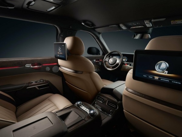 Российский внедорожник Aurus Komendant показали во всей красе Российский внедорожник Aurus Komendant показали во всей красе