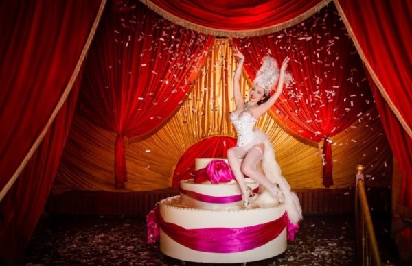 Как сложилась судьба девушки, которая первой в мире выпрыгнула из торта