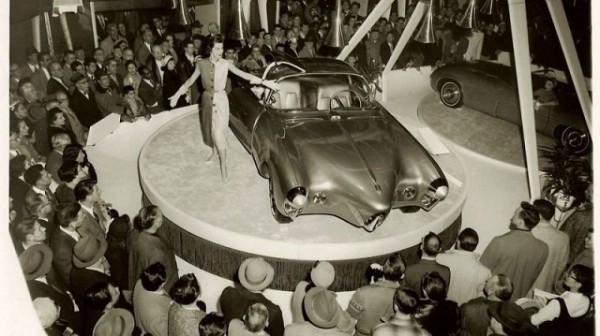 "Золотая ракета" - концепт-кар из стеклопластика (13 фото) "Золотая ракета" - концепт-кар из стеклопластика (13 фото)