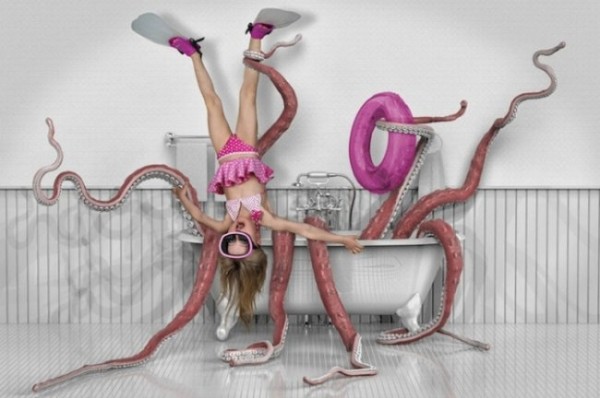 необычные фотоманипуляции фотографа со своими дочерьми (11 фото) необычные фотоманипуляции фотографа со своими дочерьми (11 фото)