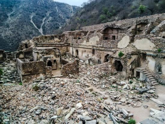 Бхангар — проклятый город-призрак в Индии, куда не ходят ночью Бхангар — проклятый город-призрак в Индии, куда не ходят ночью