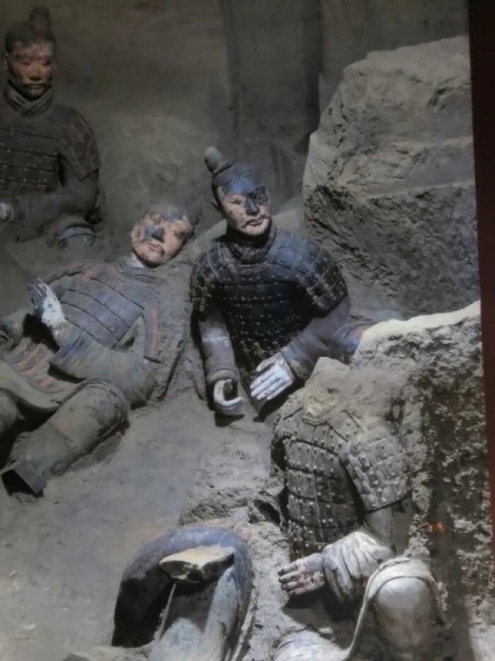 Коллекция уникальных артефактов, которые объясняют историю Коллекция уникальных артефактов, которые объясняют историю