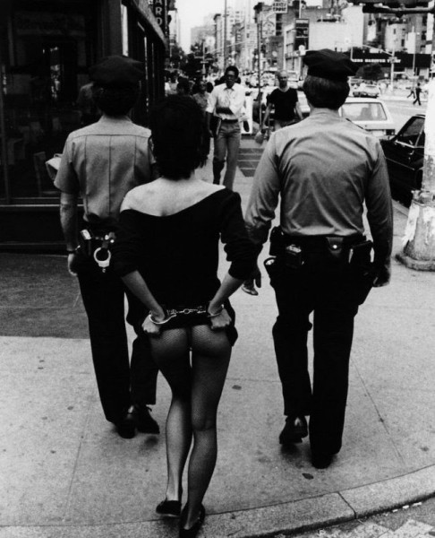 Гнилое яблоко: мрачная изнанка Нью-Йорка 80-х на фотографиях Мирона Цовнира