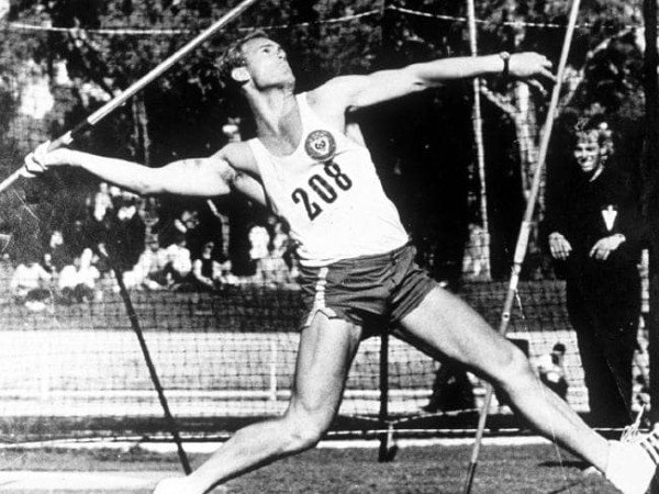 Странная история Реджи Спирса — человека, отправившего себя в посылке на другой континент