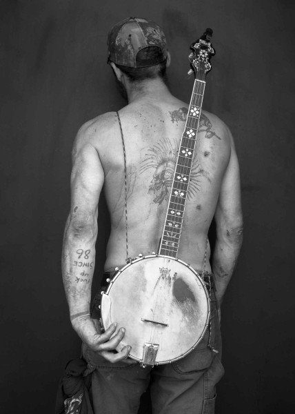 Жизнь без правил: портреты бунтарей в проекте Lost and Found