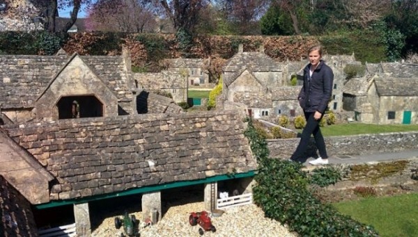 Модель модели деревни в Англии (7 фото)