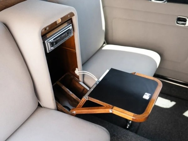 Уникальный лимузин VW Beetle по прозвищу Rollswagen пустят с молотка Уникальный лимузин VW Beetle по прозвищу Rollswagen пустят с молотка